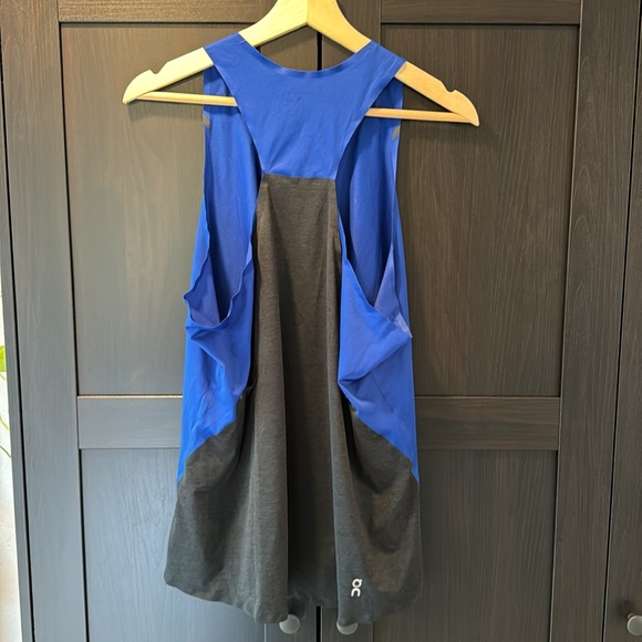 On Running Performance Tank, blue and black, size L - Picture 3 of 4